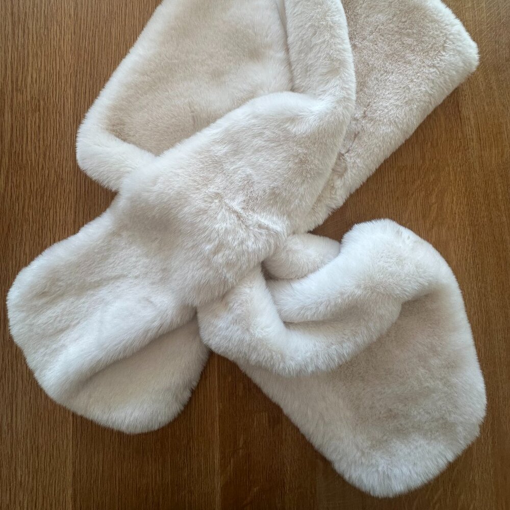 Saks 5th Ave faux fur white bridal scrave